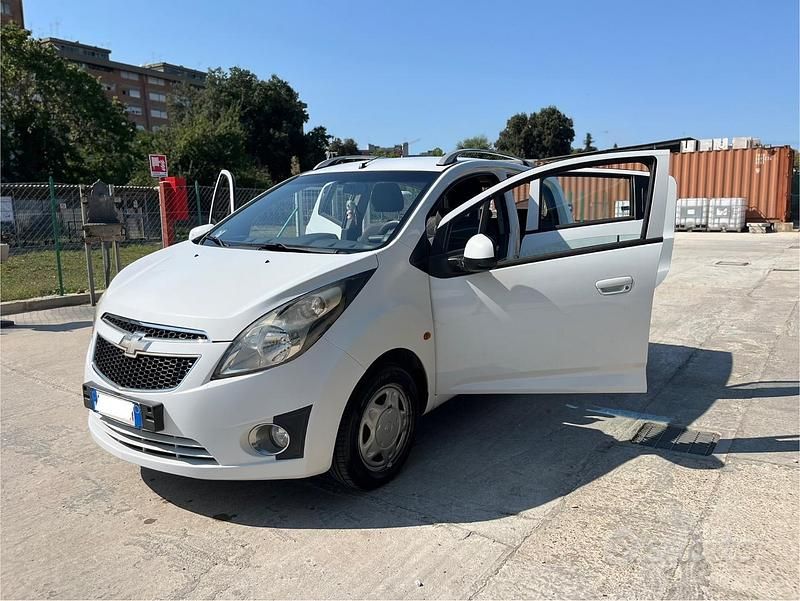 Begagnad Chevrolet Spark 68 HK (50 kW) 2010 Vit Halvkombi