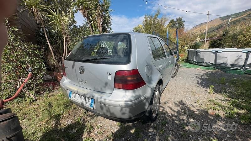 Usata VW Golf IV 101 CV (74 kW) 2002 Grigio Berlina