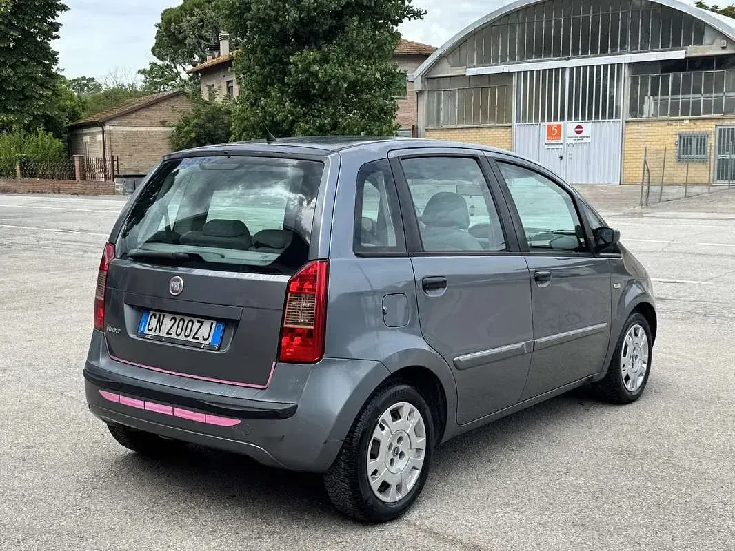 Usata Fiat Idea 95 CV (69 kW) 2004 Grigio Monovolume