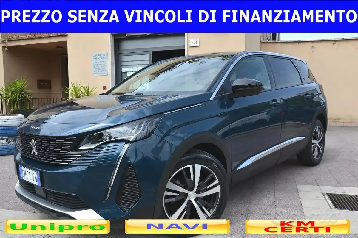 Usado Peugeot 5008 Allure 131 HP (96 kW) 2022 Cinzento SUV