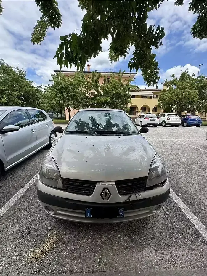 Usata Renault Clio II 58 CV (42 kW) 2004 Grigio Berlina
