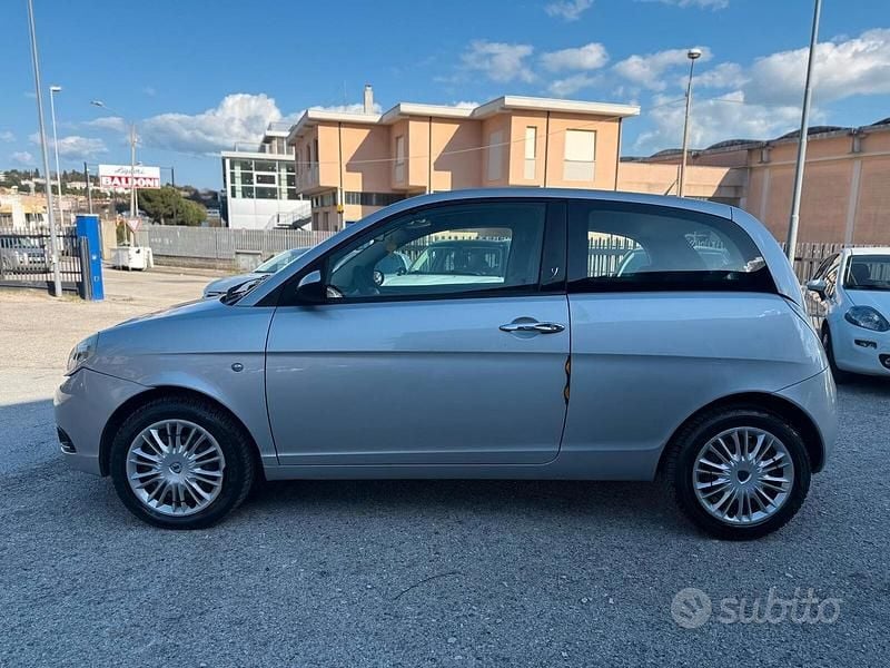 Usata Lancia Ypsilon 75 CV (55 kW) 2008 Grigio Utilitaria