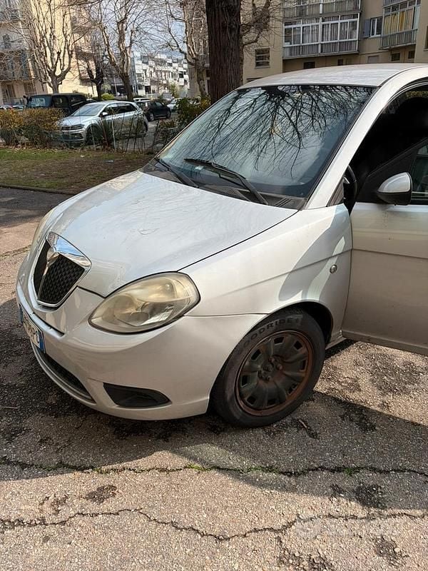 Usata Lancia Ypsilon 60 CV (44 kW) 2009 Grigio Utilitaria
