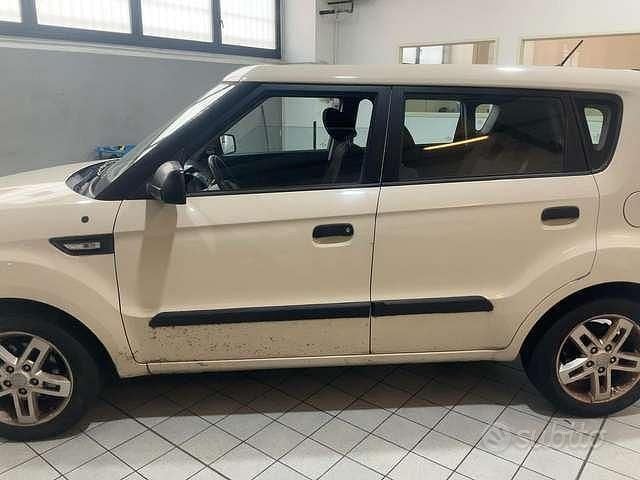 Usata Kia Soul 125 CV (91 kW) 2010 Beige SUV