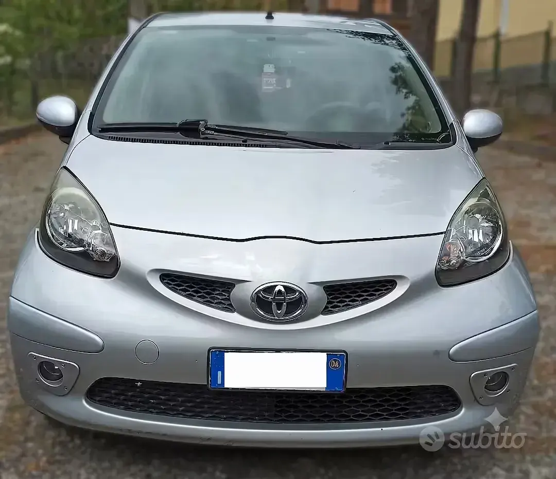 Usata Toyota Aygo 54 CV (39 kW) 2006 Grigio Utilitaria