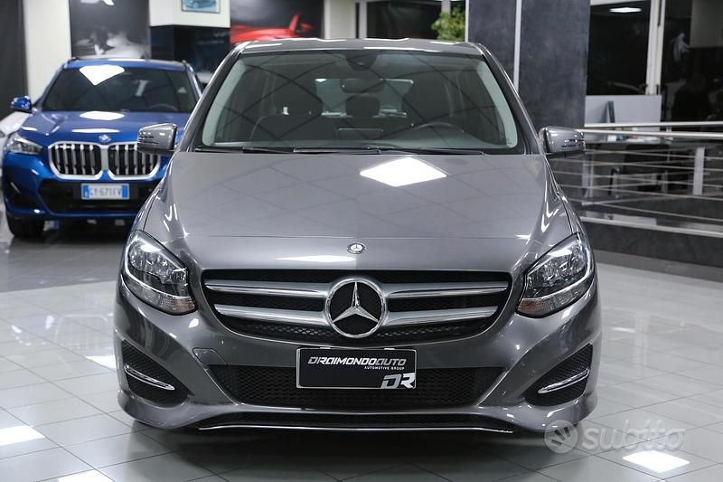 Usata Mercedes B200 136 CV (100 kW) 2017 Grigio Monovolume