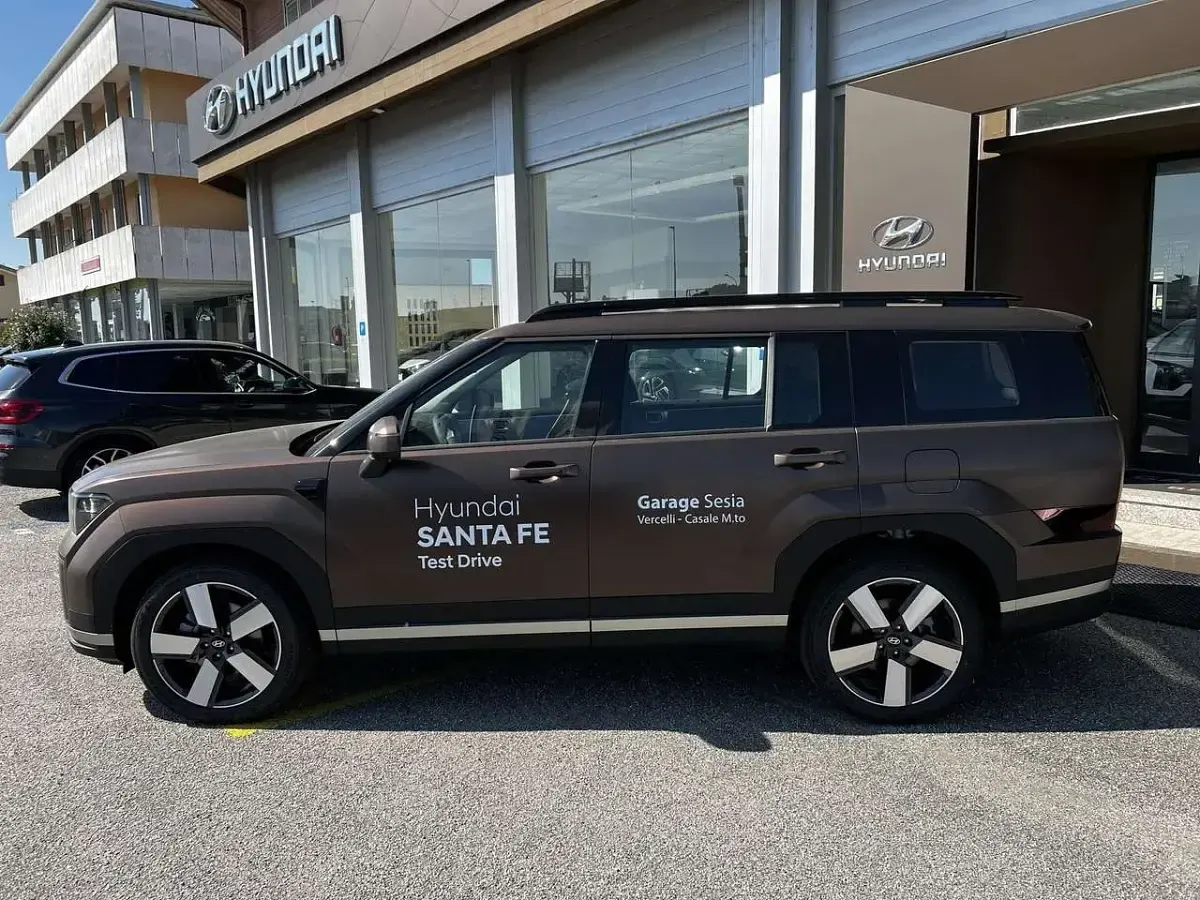 Nuova Hyundai Santa Fe 253 CV (186 kW) 2025 Marrone SUV