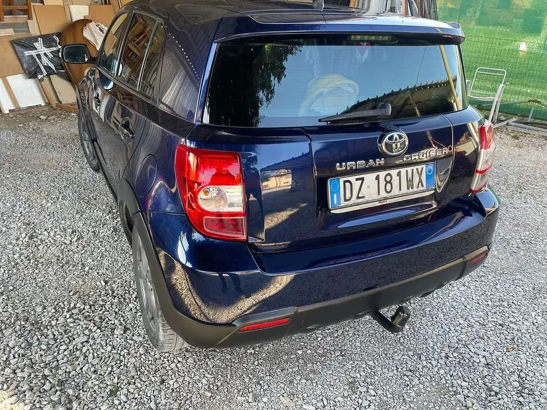 Usata Toyota Urban Cruiser 90 CV (66 kW) 2009 Blu/azzurro Utilitaria