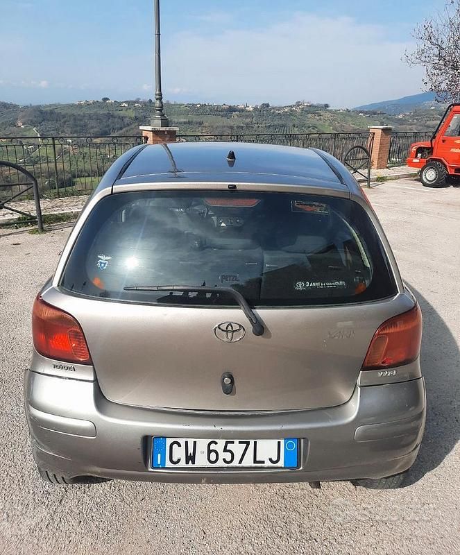 Usata Toyota Yaris 2005 Grigio Berlina