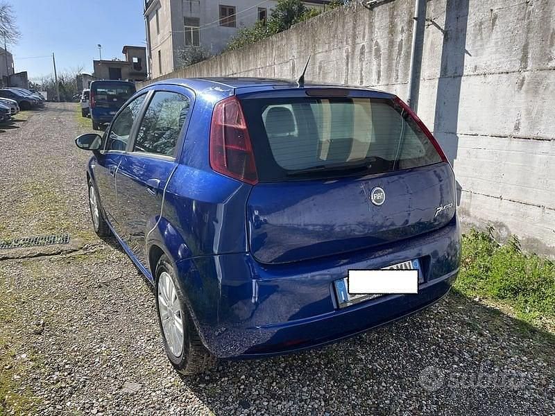 Usata Fiat Punto 68 CV (50 kW) 2005 Blu Utilitaria