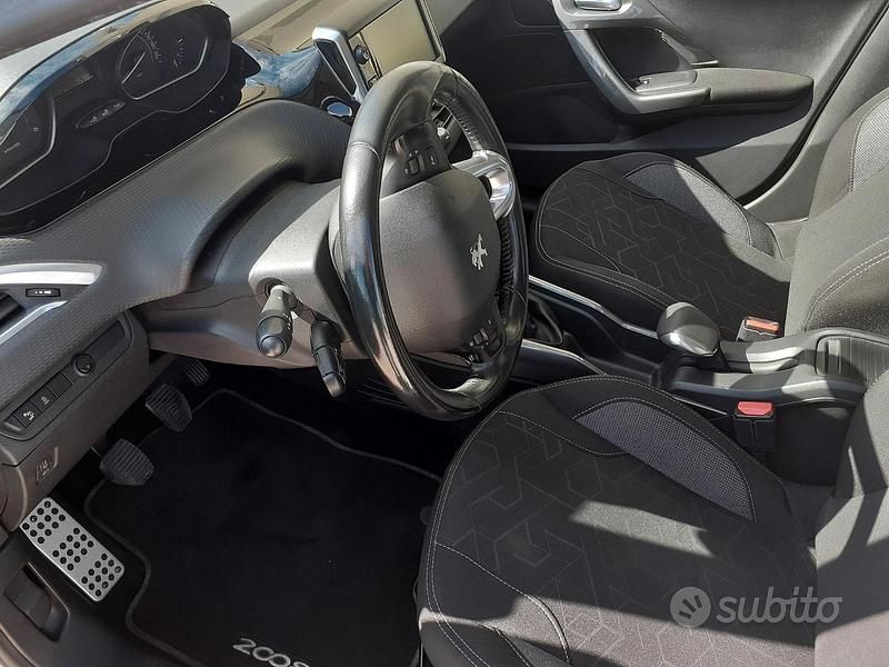 Usata Peugeot 2008 Active 75 CV (55 kW) 2017 Bianco SUV