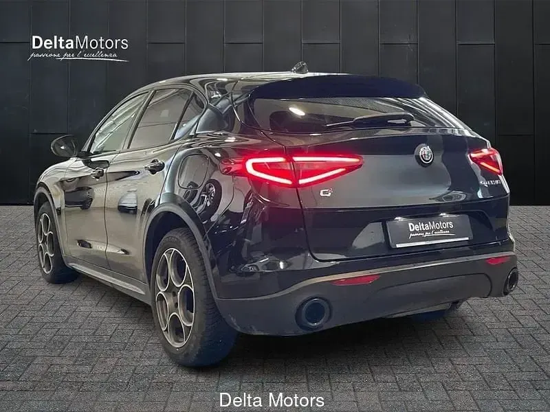 Käytetty Alfa Romeo Stelvio Tech Edition 190 HP (139 kW) 2019 Musta Katumaasturi