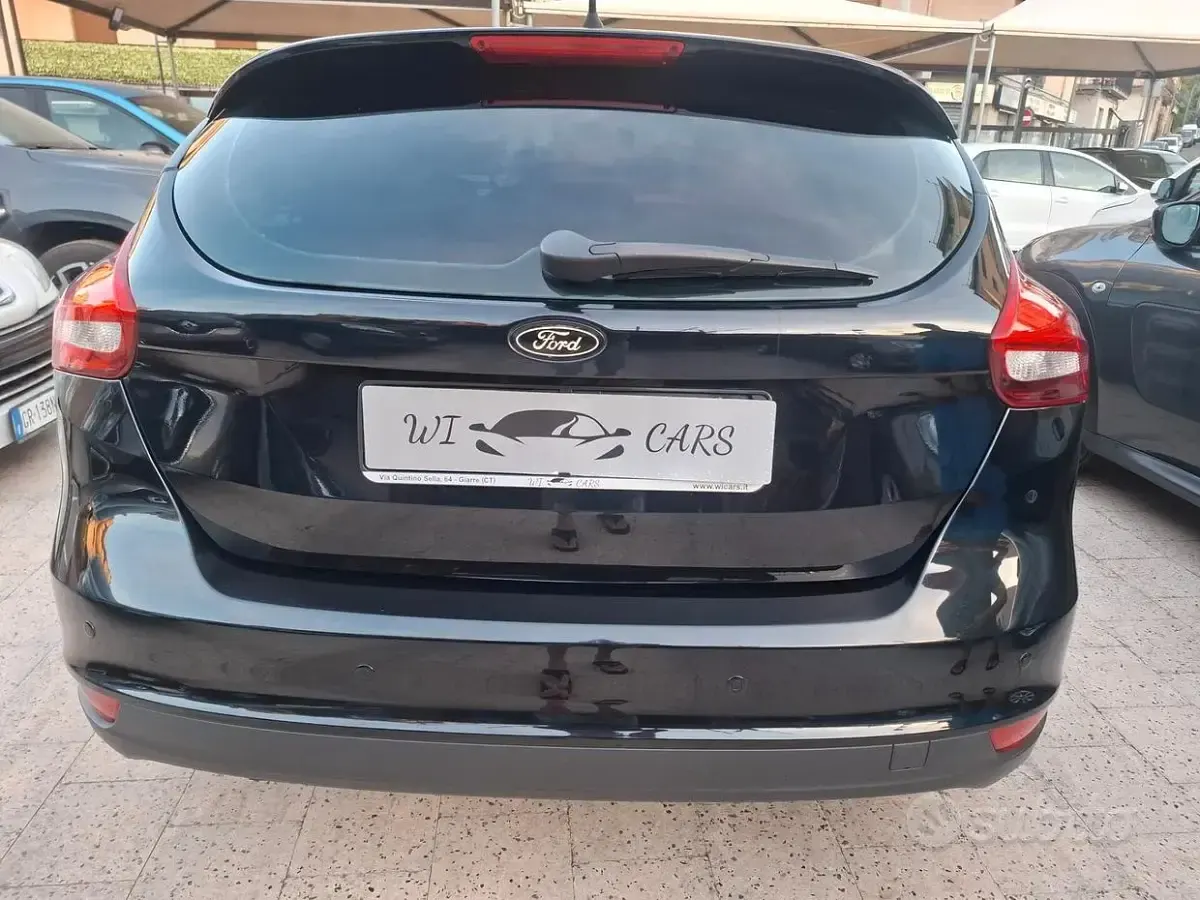 Usata Ford Focus 120 CV (88 kW) 2015 Nero Berlina