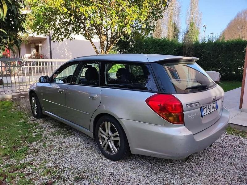 Usata Subaru Legacy 165 CV (121 kW) 2005 Argento Station wagon