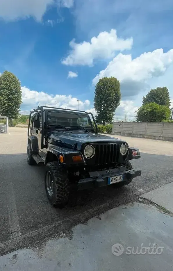 Usata Jeep Wrangler 118 CV (86 kW) 1999 Nero SUV
