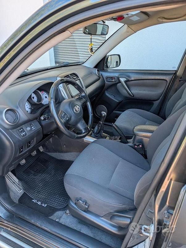 Usata Toyota RAV4 Sol 116 CV (85 kW) 2005 Grigio SUV