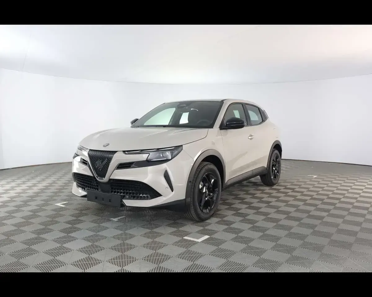 Nuova Alfa Romeo GT Junior 136 CV (100 kW) 2026 Avorio galleria SUV