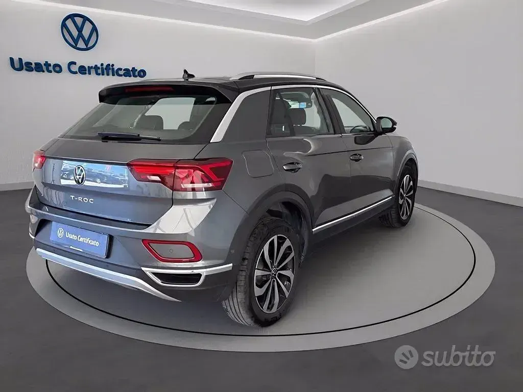 Usata VW T-Roc Style 150 CV (110 kW) 2023 Grigio indyum/tetto nero SUV