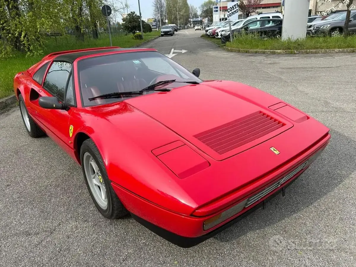 Usata Ferrari 328 270 CV (198 kW) 1987 Rosso Cabrio