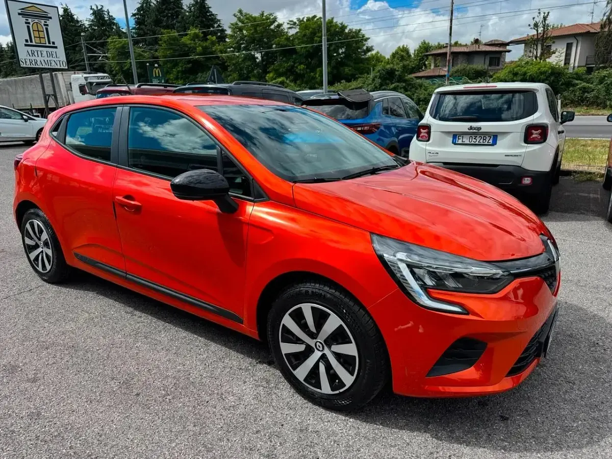 Usata Renault Clio V Equilibre 143 CV (105 kW) 2023 Arancione Berlina