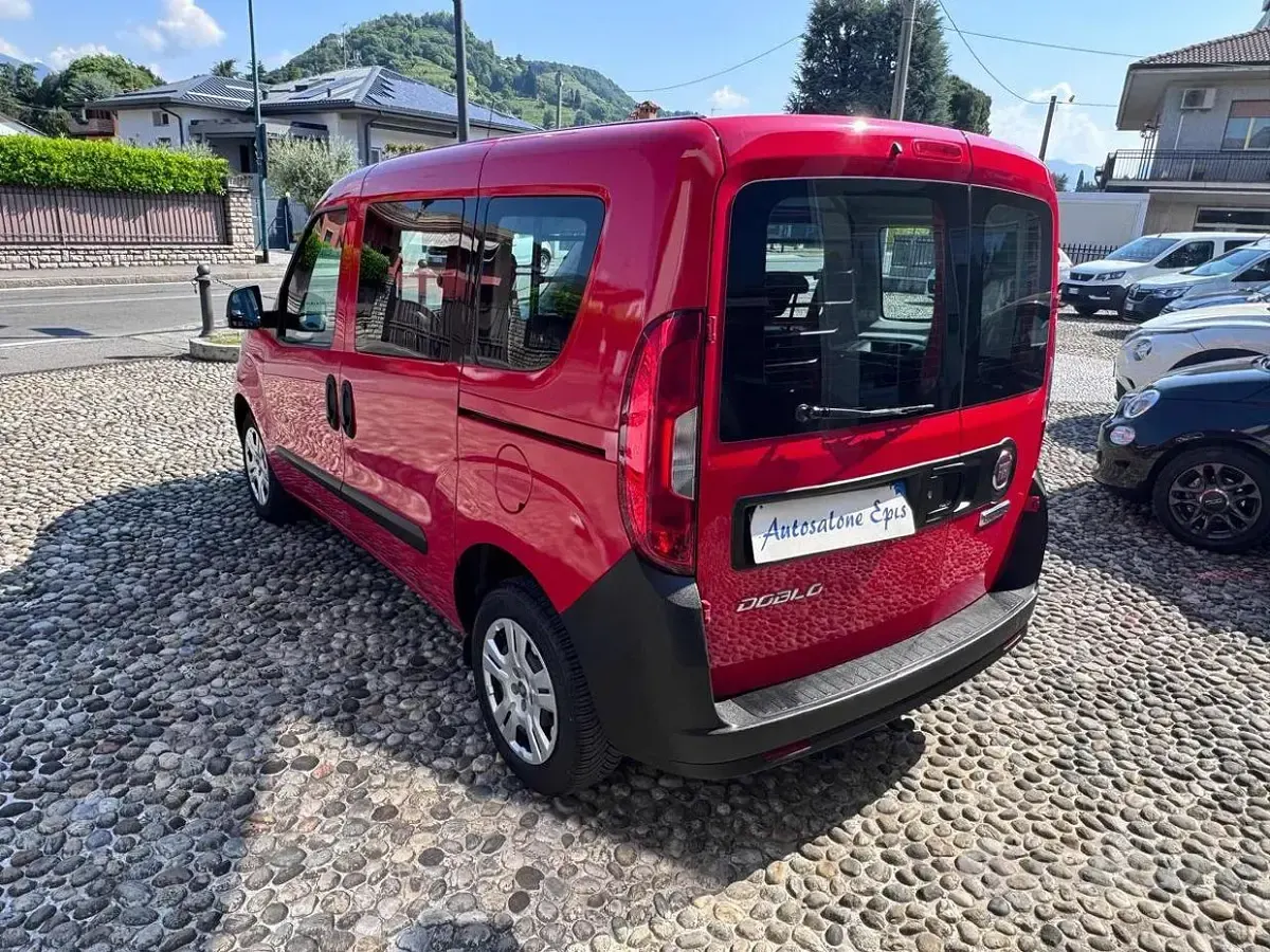 Usata Fiat Doblò S 90 CV (66 kW) 2022 Rosso Monovolume