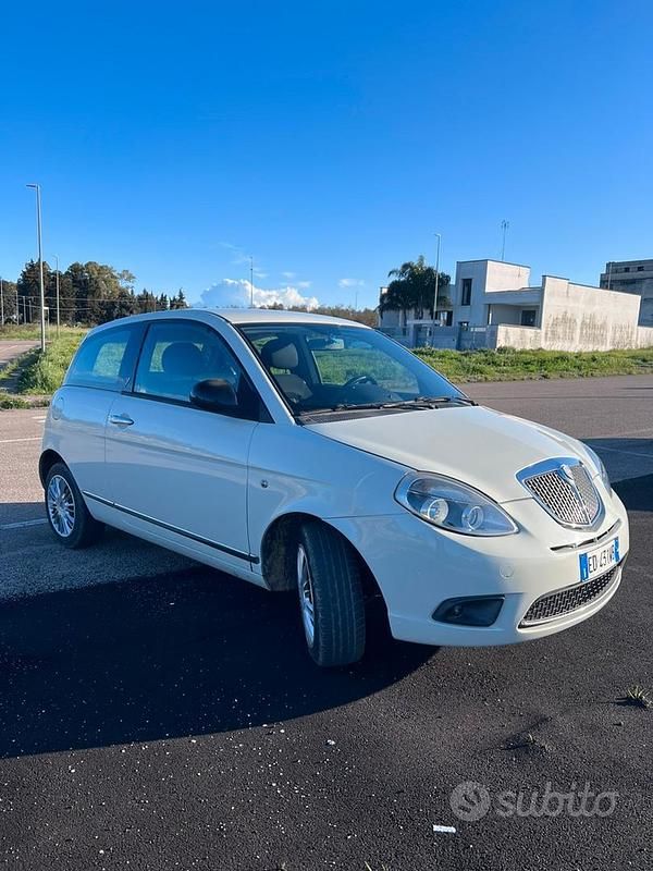 Usata Lancia Ypsilon 60 CV (44 kW) 2011 Utilitaria