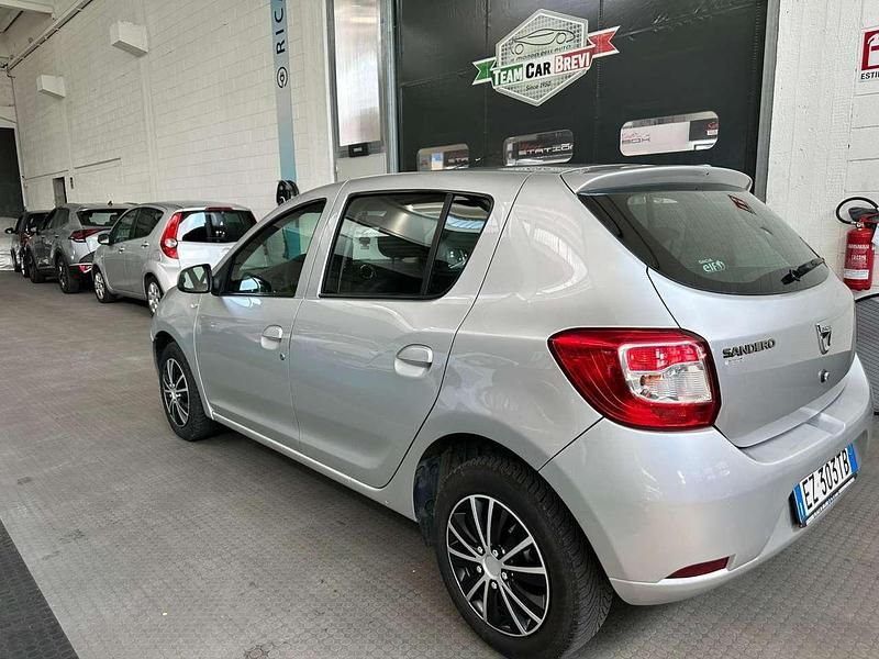 Usata Dacia Sandero Lauréate 75 CV (55 kW) 2015 Argento Berlina