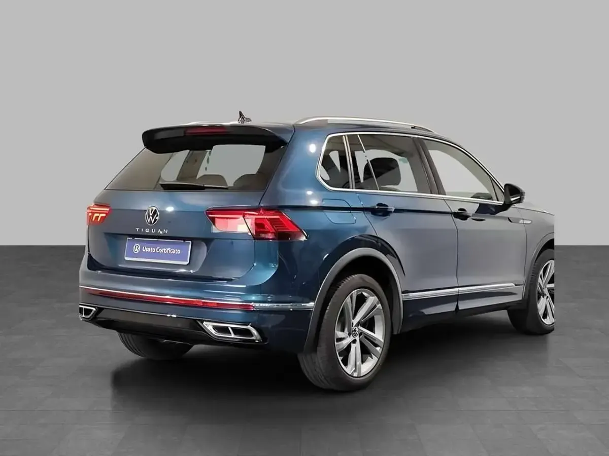 Usata VW Tiguan R-line 150 CV (110 kW) 2023 Nightshade blue metallizzato SUV