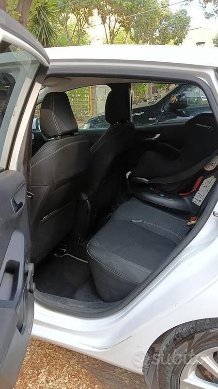 Usata Ford Fiesta 85 CV (62 kW) 2019 Bianco Berlina