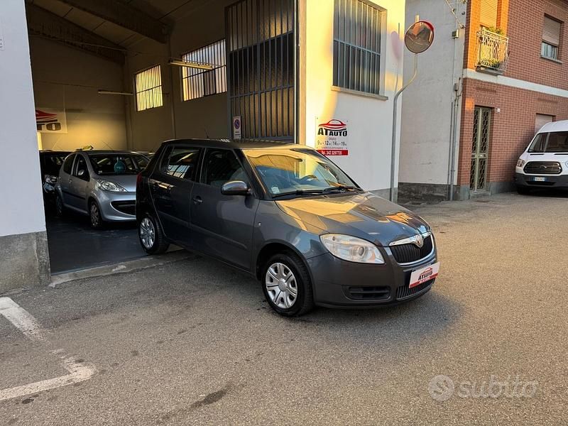 Grigio Usata 2009 Skoda Fabia Style Tre volumi | 2900 € (Ottimo prezzo) - Immagine 1/4