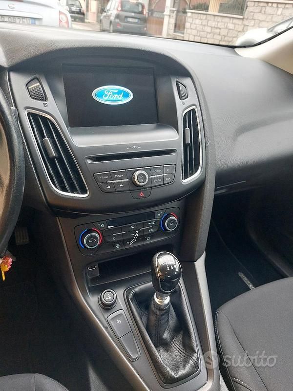 Usata Ford Focus 125 CV (91 kW) 2017 Blu Berlina