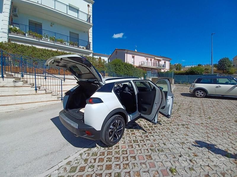 Usata Peugeot 2008 Allure 110 CV (80 kW) 2022 Bianco SUV