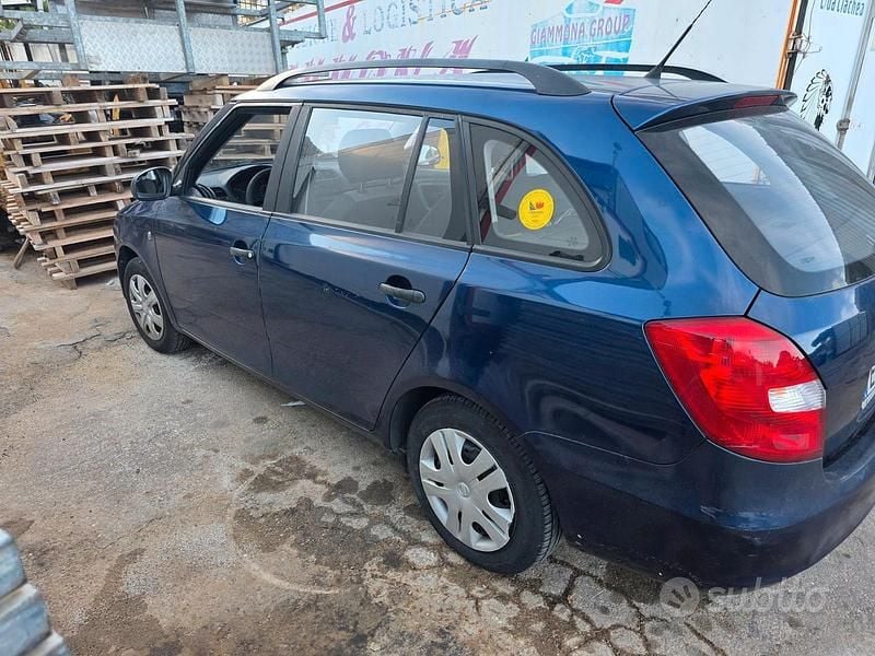 Usata Skoda Fabia 64 CV (47 kW) 2011 Blu Utilitaria