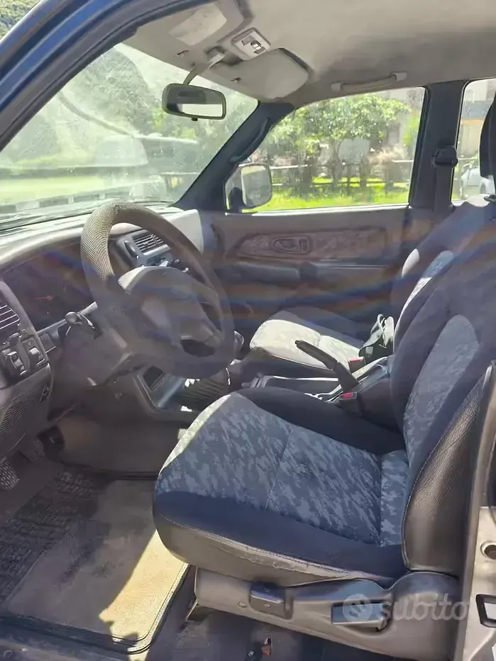 Usata Mitsubishi L200 115 CV (84 kW) 2001 Grigio Pick-up