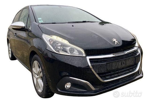 Usata Peugeot 208 Style 82 CV (60 kW) 2017 Nero Utilitaria
