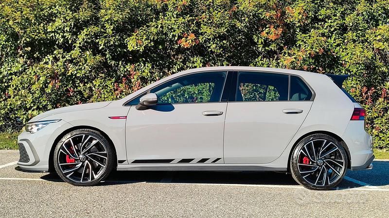 Usata VW Golf VIII GTI 245 CV (180 kW) 2022 Grigio Berlina