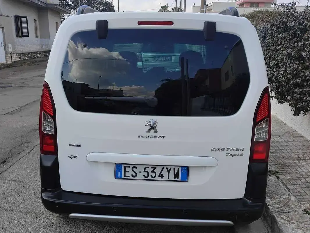 Usata Peugeot Partner Tepee Outdoor 114 CV (83 kW) 2013 Bianco Monovolume