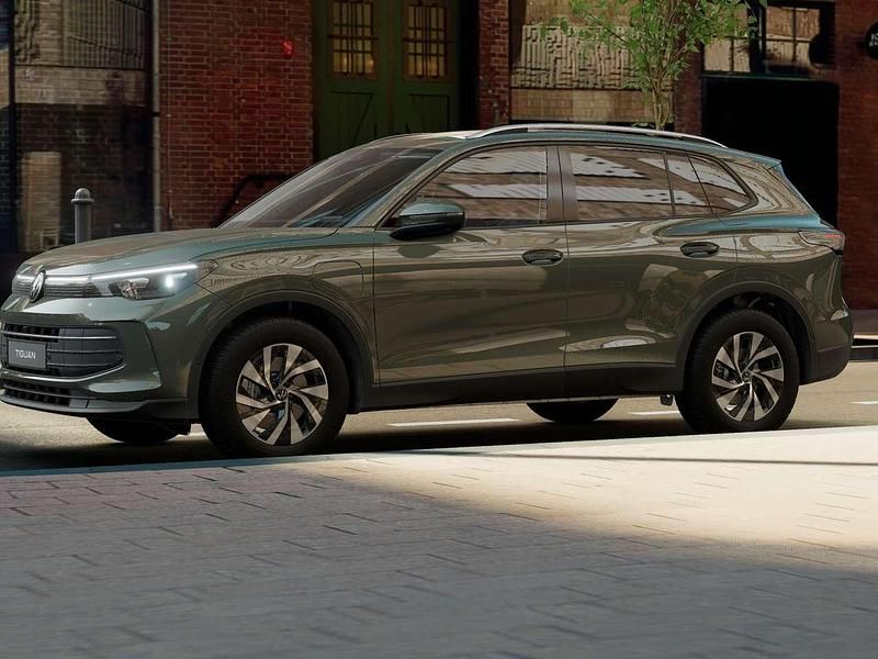 Usata VW Tiguan Edition 204 CV (150 kW) 2025 Velvet green metallizzato SUV