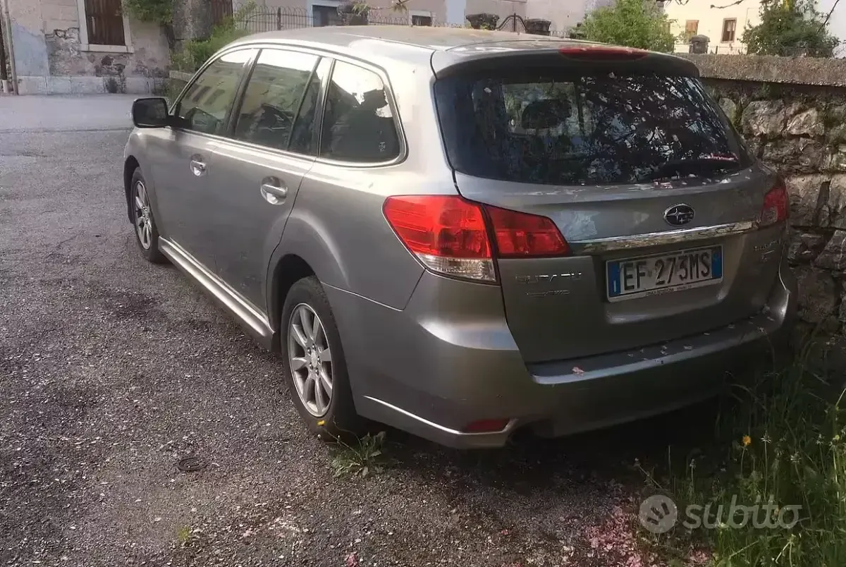 Usata Subaru Legacy 150 CV (110 kW) 2010 Grigio Station wagon
