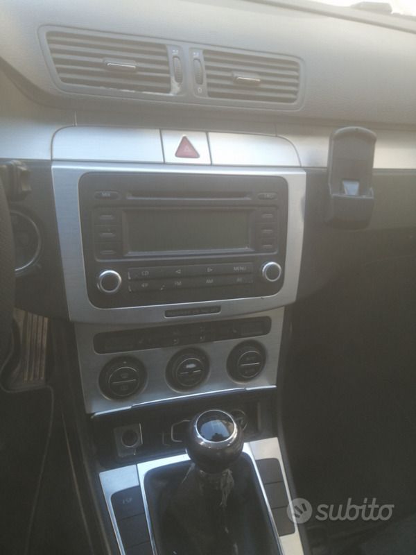 Usata VW Passat 140 CV (102 kW) 2005 Grigio Station wagon