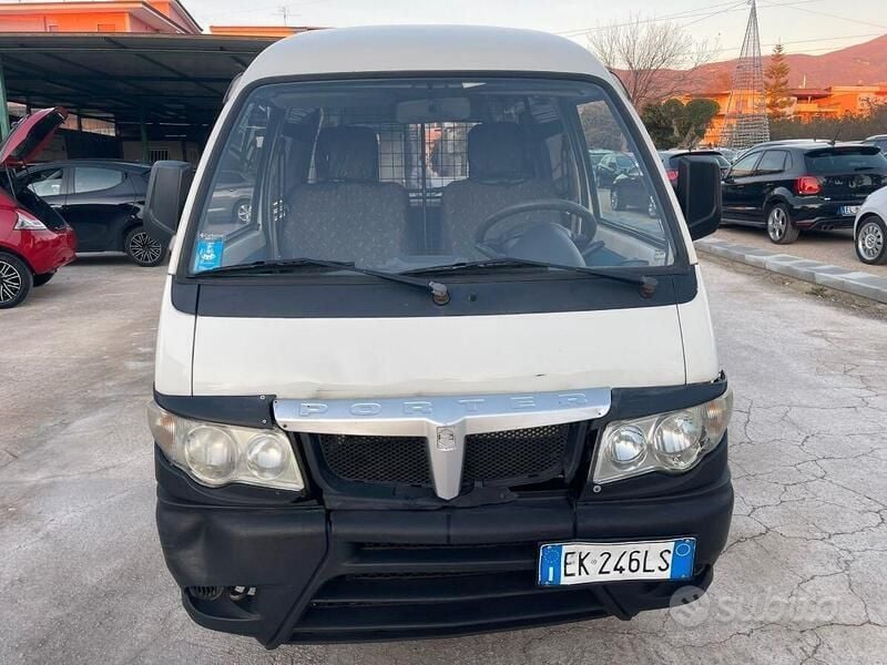 Bianco Usata 2011 Piaggio Porter SUV | 3499 € - Immagine 1/4