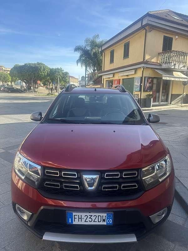 Usata 2017 Dacia Sandero Prestige Due volumi | 8499 € (Buon prezzo) - Immagine 1/4
