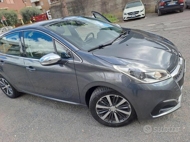 Usata Peugeot 208 Allure 82 CV (60 kW) 2016 Grigio Utilitaria
