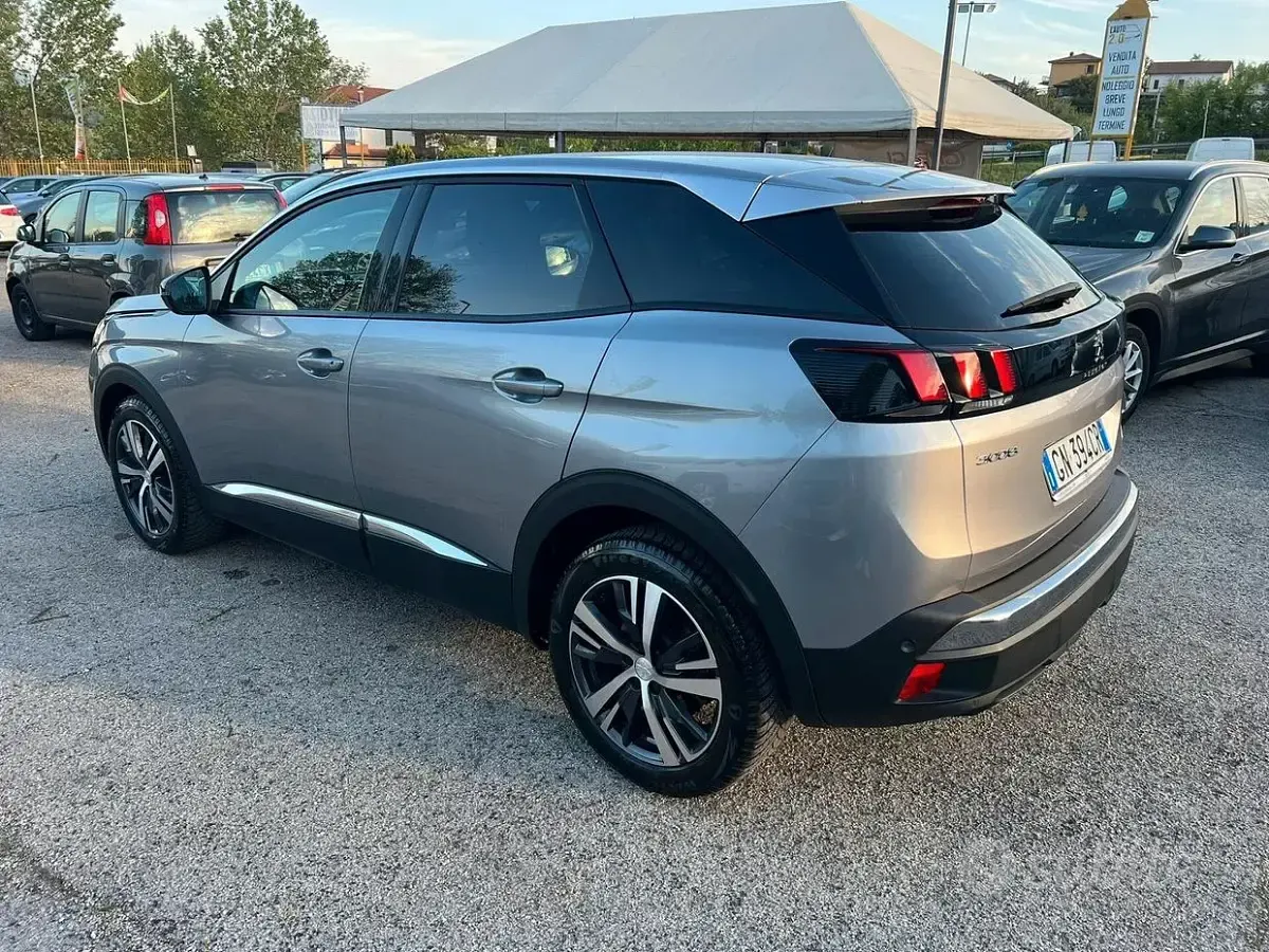 Usata Peugeot 3008 Allure 131 CV (96 kW) 2023 Grigio SUV