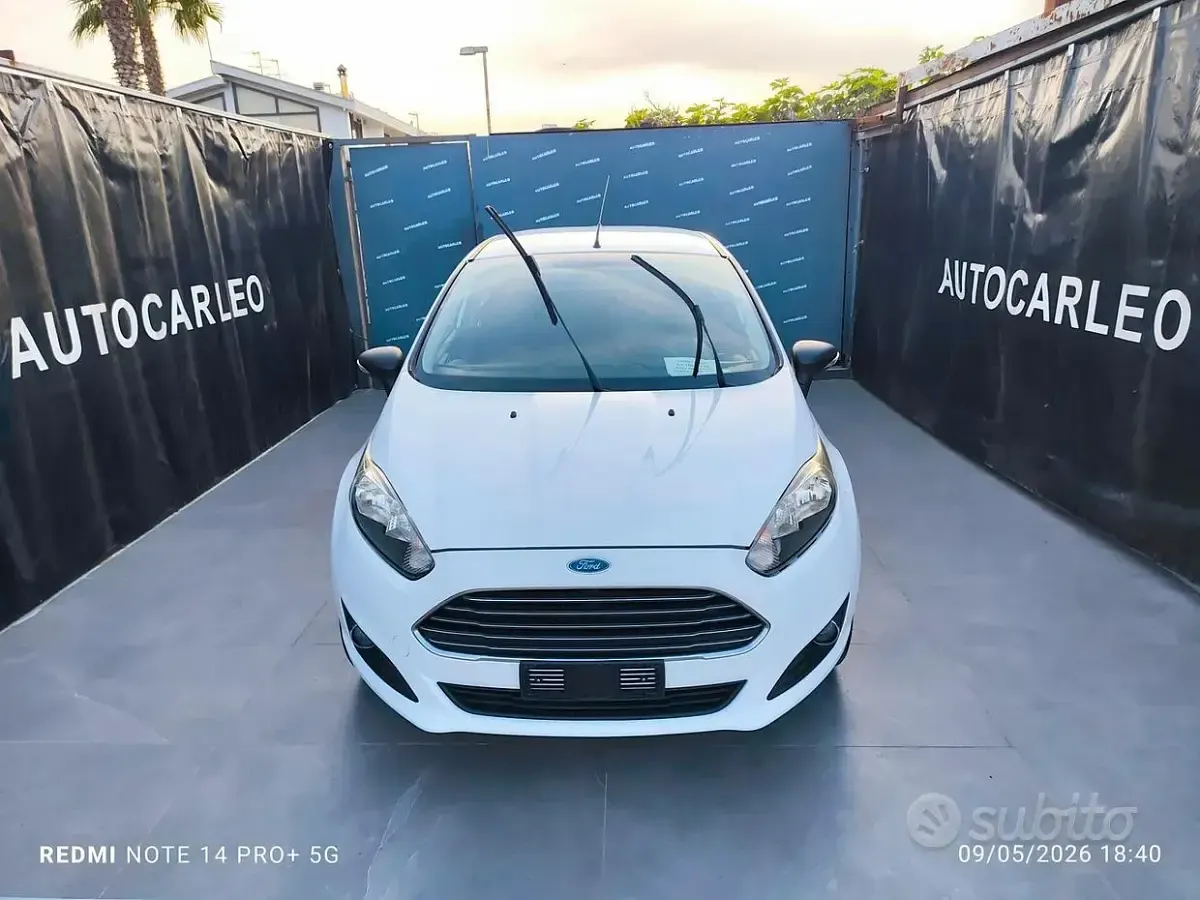 Usado Ford Fiesta 75 CV (55 kW) 2014 Blanco Utilitario
