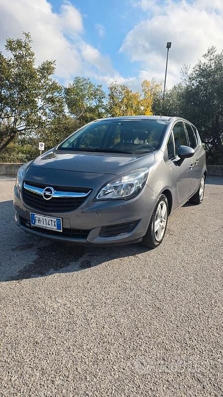 Usata Opel Meriva 2017 Grigio Monovolume