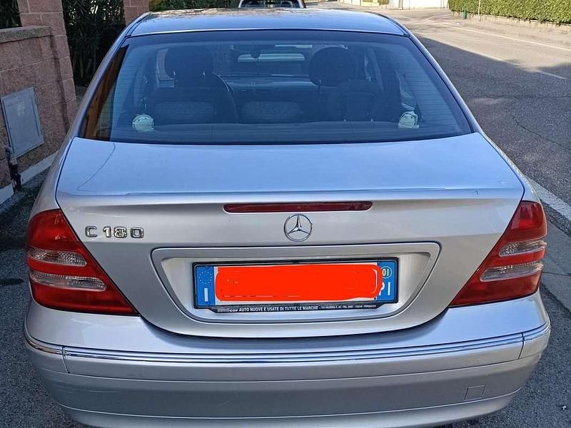 Begagnad Mercedes C180 Classic 129 HK (94 kW) 2001 Silver Sedan