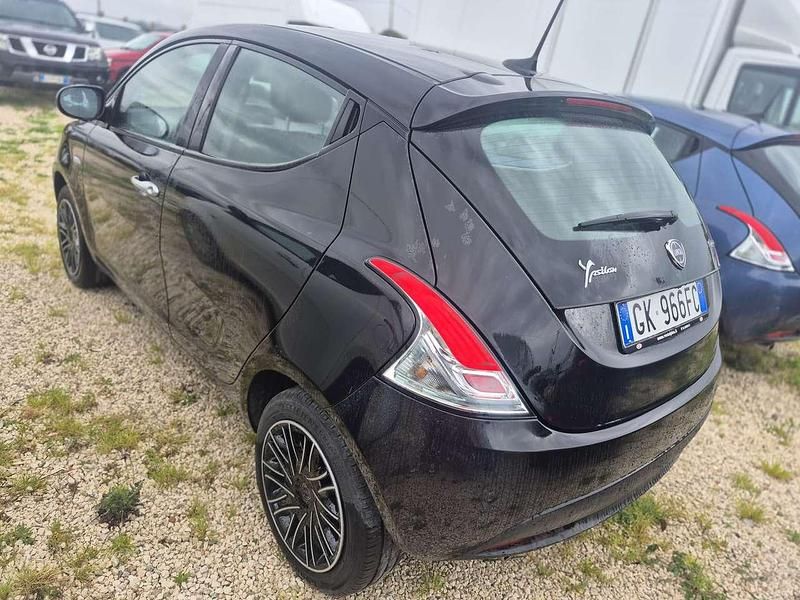 Usata Lancia Ypsilon Gold 69 CV (50 kW) 2022 Nero Utilitaria