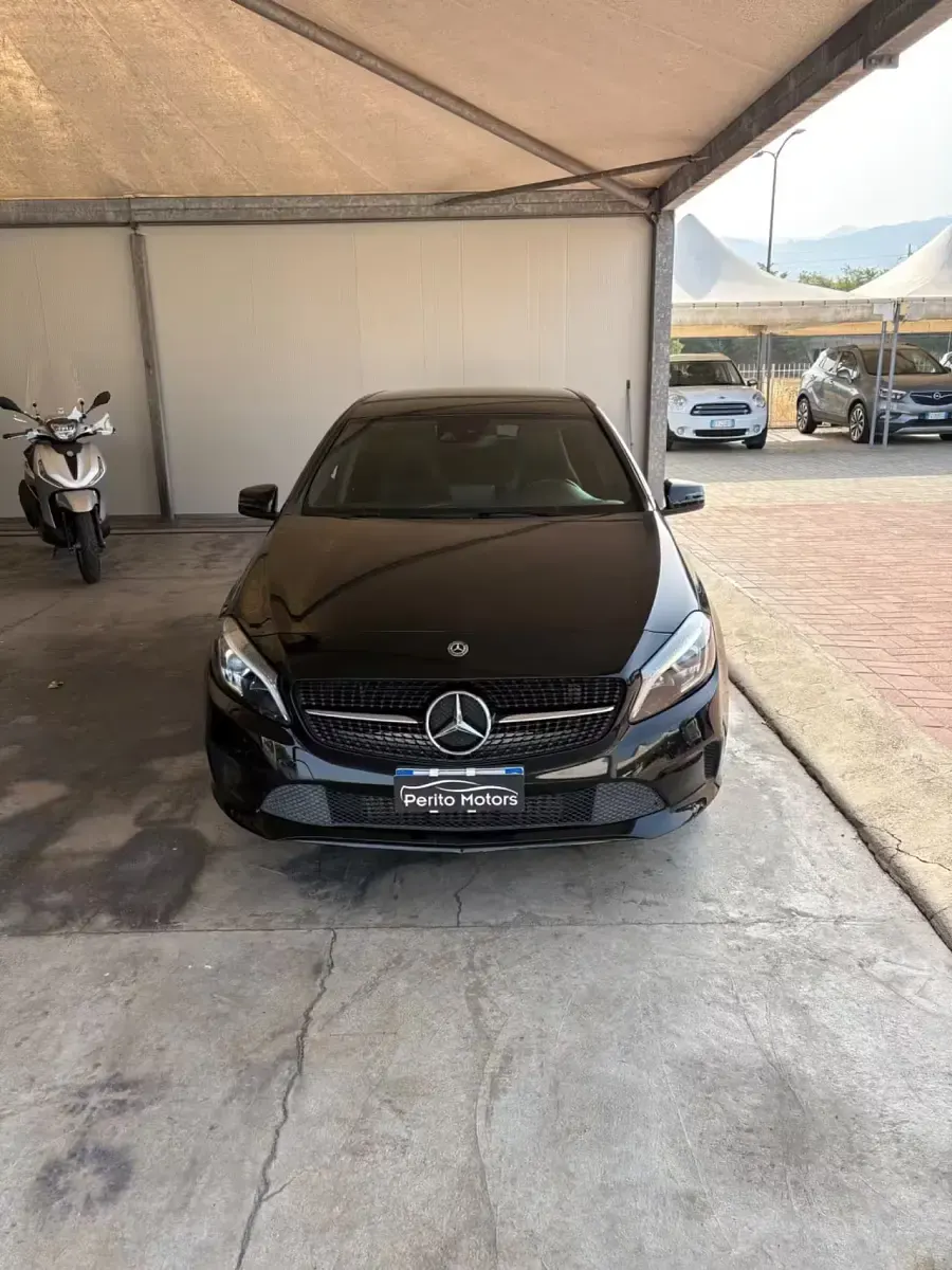 Usata Mercedes A200 Premium 136 CV (100 kW) 2017 Nero Utilitaria