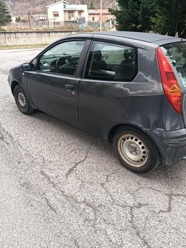 Usata Fiat Punto 60 CV (44 kW) 2001 Grigio Utilitaria